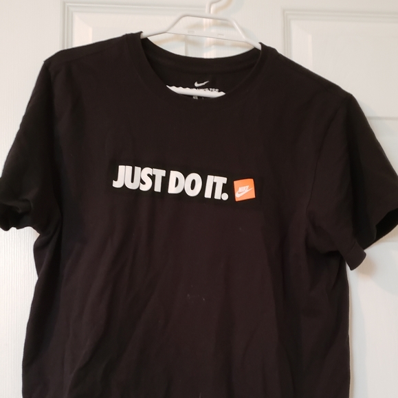 Nike T shirt - Picture 1 of 2